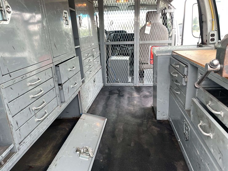 2011-ford-cargo-image-14