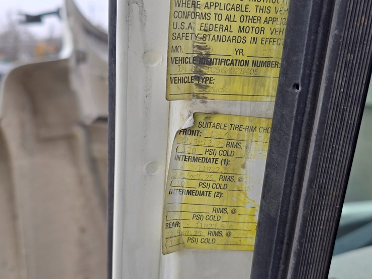 #22589-•-2006-mack-cv713-granite-roll-off-garbage-truck-image-59