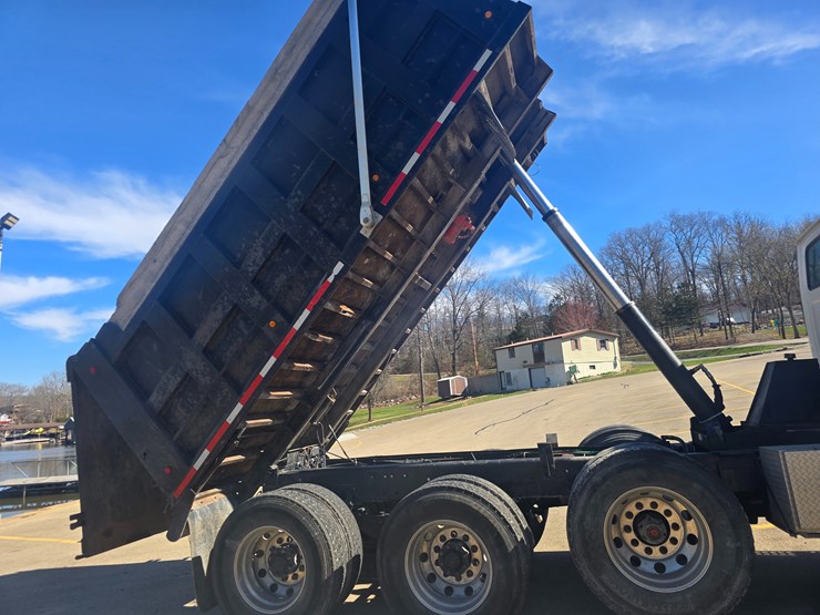 2001-sterling-l9500-image-34