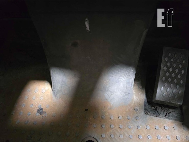 2015-deere-318e-image-14