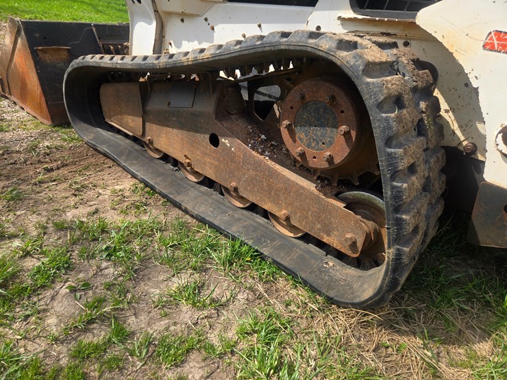 2010-bobcat-t650-image-55