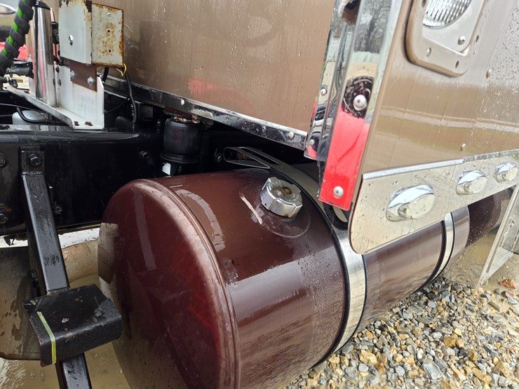 2017-western-star-5700xe-image-128