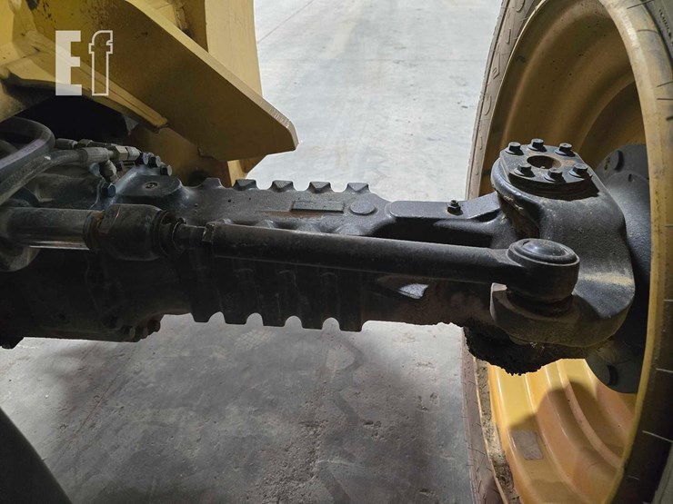 2013-caterpillar-tl943c-image-24