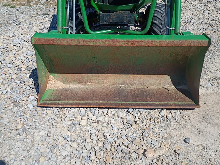 2013-john-deere-1025r-image-45