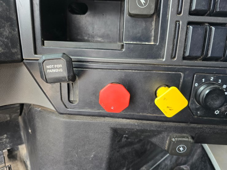 #22610-•-2019-mack-anthem-sleeper-truck-image-50