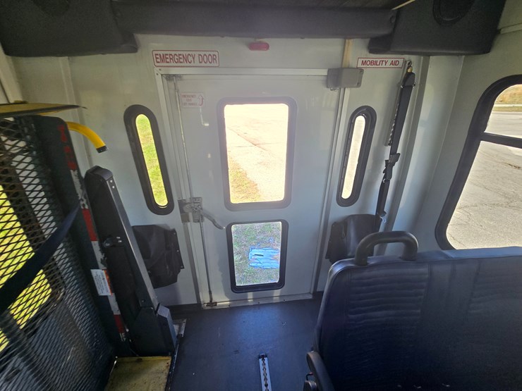 #22618-•-2008-ford-econoline-van-image-47