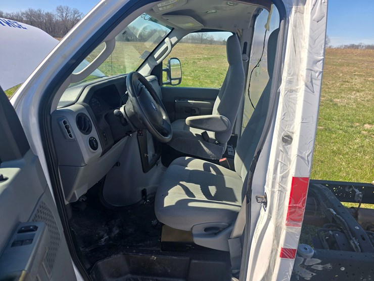 2016-ford-e450-image-30