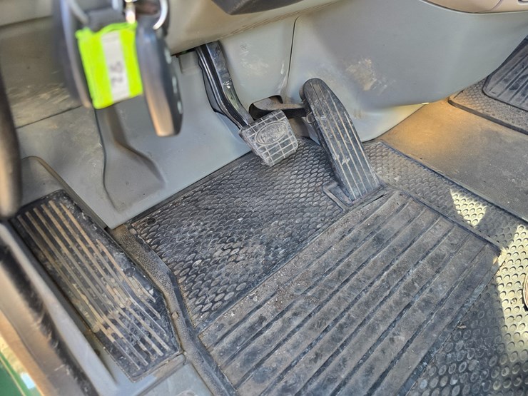 2019-peterbilt-567-image-57