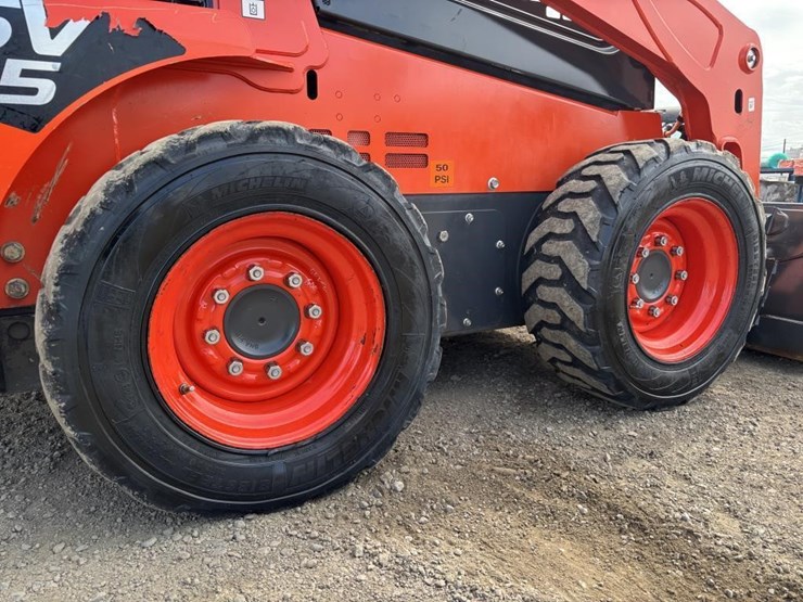 2018-kubota-ssv65-image-17