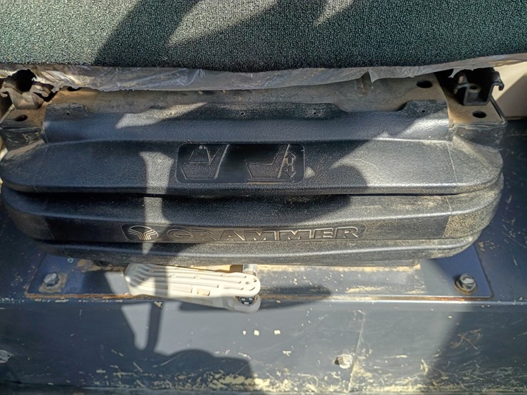 2019-kubota-m7060-image-46