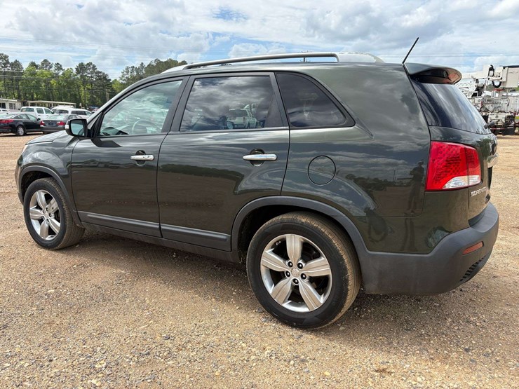 2013-kia-sorento-image-2