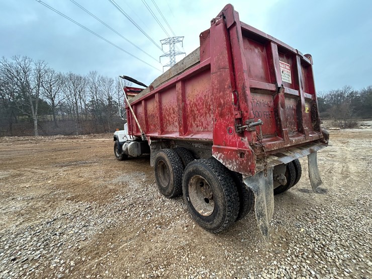 2001-mack-rd688s-image-11