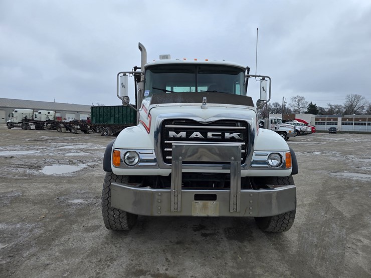 #22589-•-2006-mack-cv713-granite-roll-off-garbage-truck-image-18