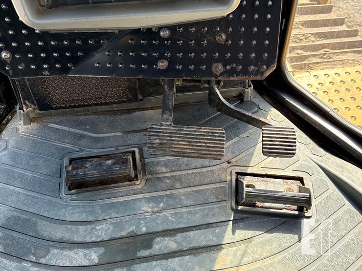 2016-caterpillar-d6t-lgp-image-19