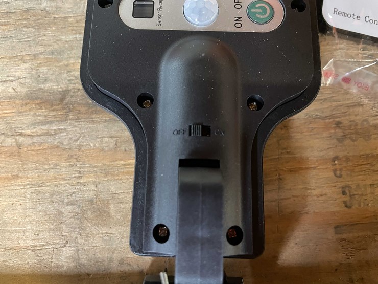 #2427-•-led-parking-lot/-yard-light-(pr12)-image-5