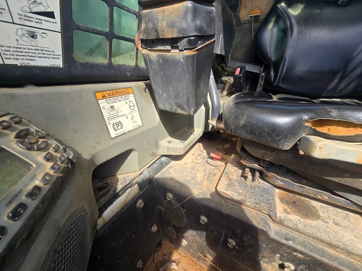 2010-bobcat-t650-image-51