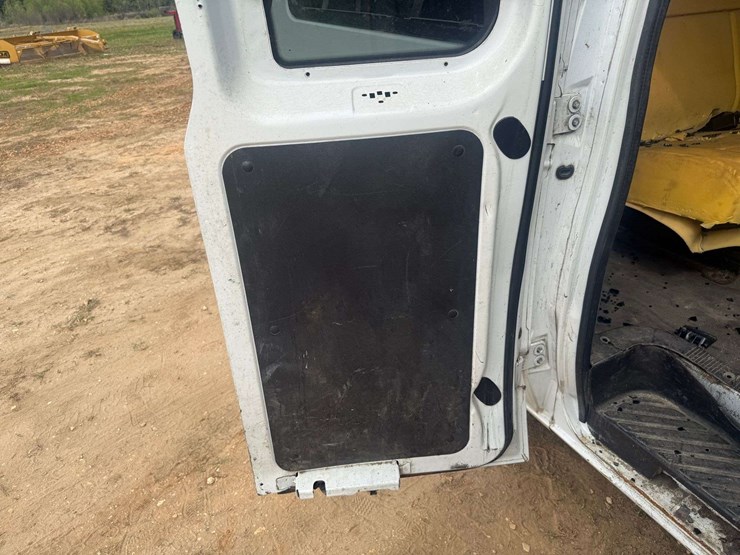 2013-ford-e350-image-21