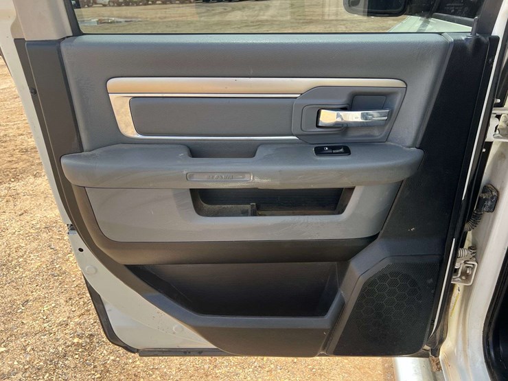 2016-dodge-ram-1500-image-14