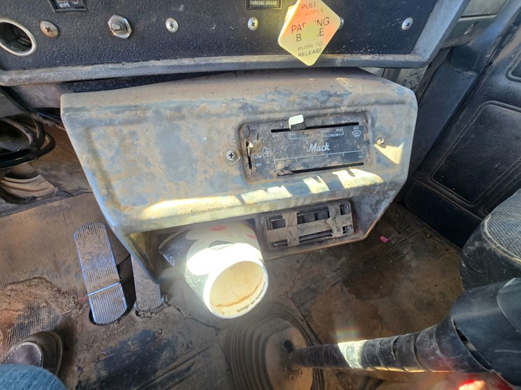 1998-mack-rd688s-image-85