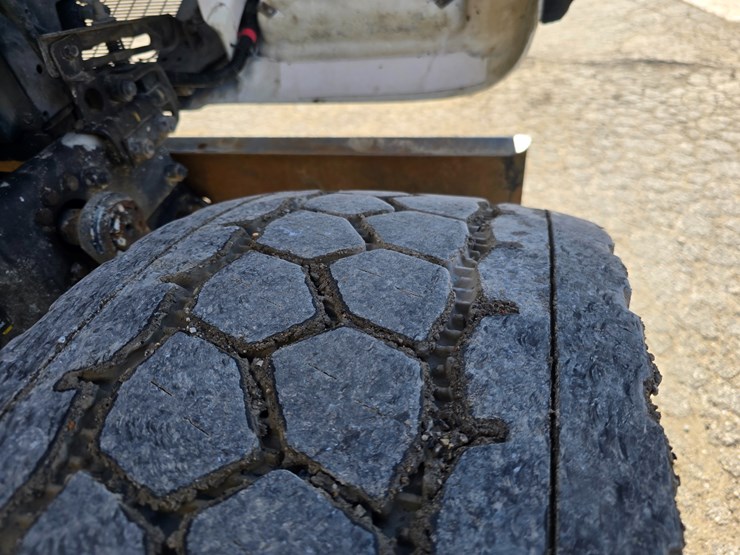 2001-mack-rd688s-image-37