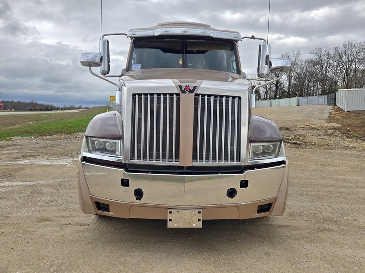 2017-western-star-5700xe-image-33