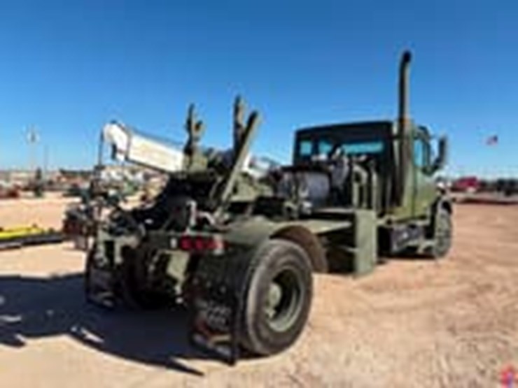 2001-freightliner-fl70-image-4