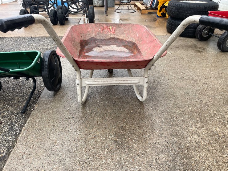 #7021-•-(2)-fertilizer-spreaders-and-wheelbarrow-(o3)-image-13
