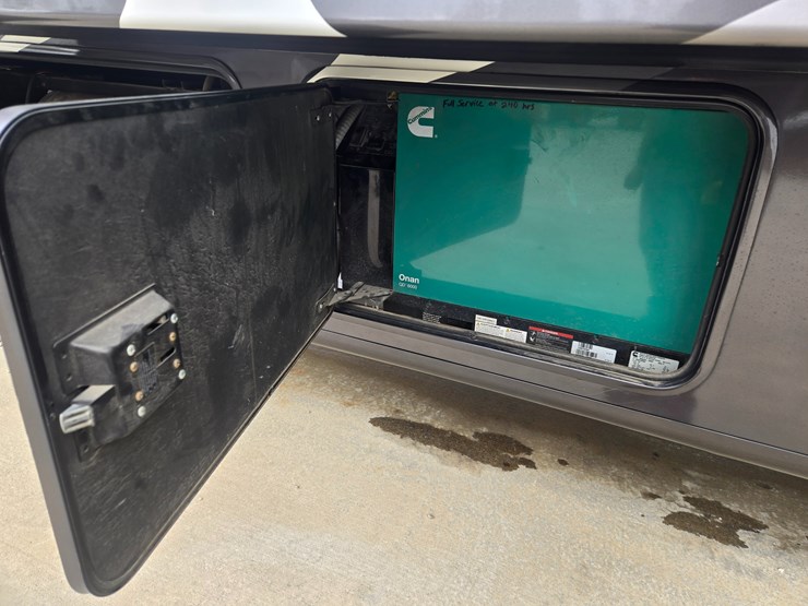 2020-ford-f550-image-89