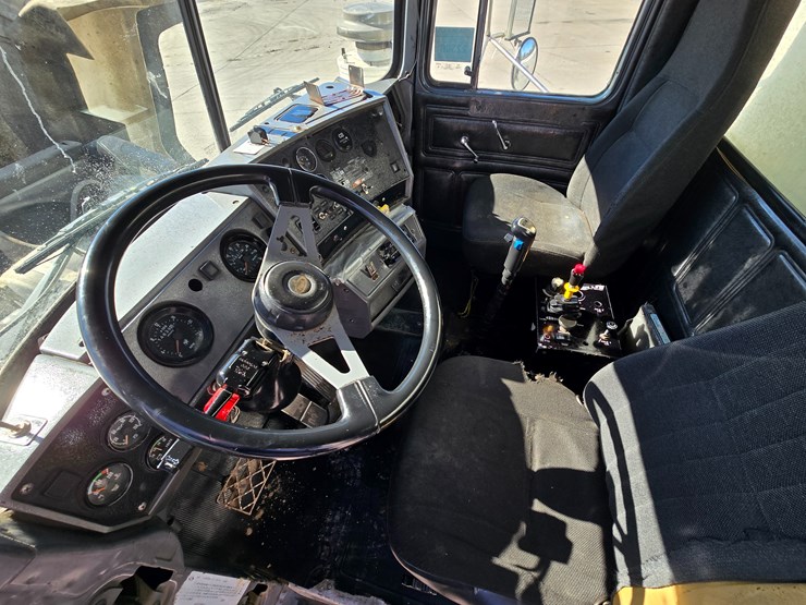 2001-mack-rd688s-image-53