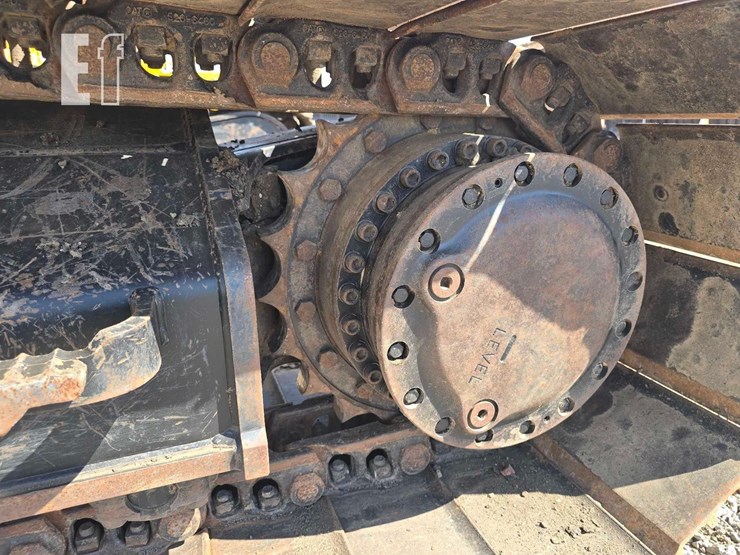 2020-caterpillar-323-image-37