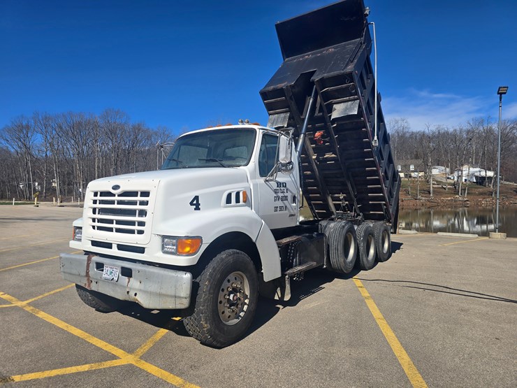 2001-sterling-l9500-image-22