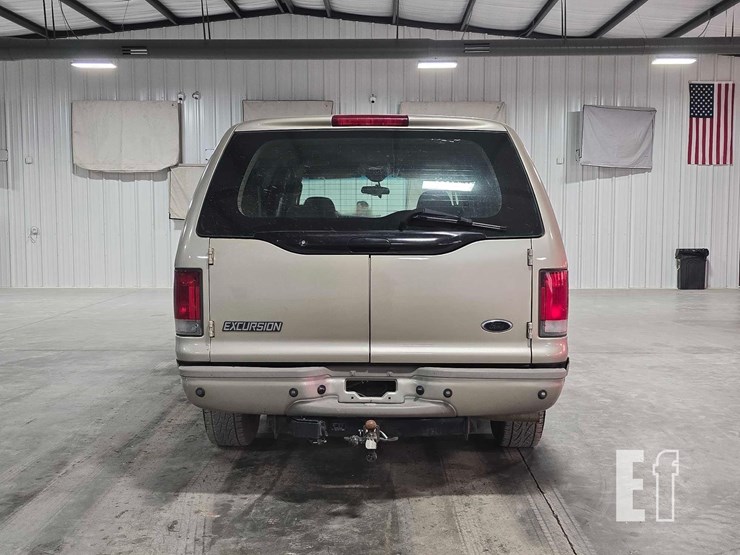 2005-ford-excursion-image-8