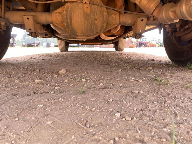 2018-chevrolet-express-2500-image-24