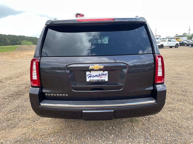 2015-chevrolet-suburban-image-6