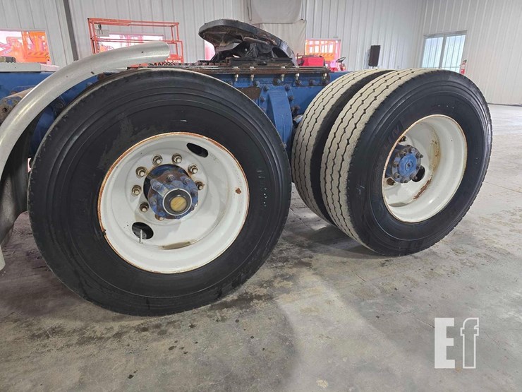 2004-peterbilt-378-image-25