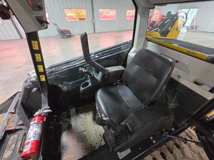 2020-jcb-3ts-8t-image-14