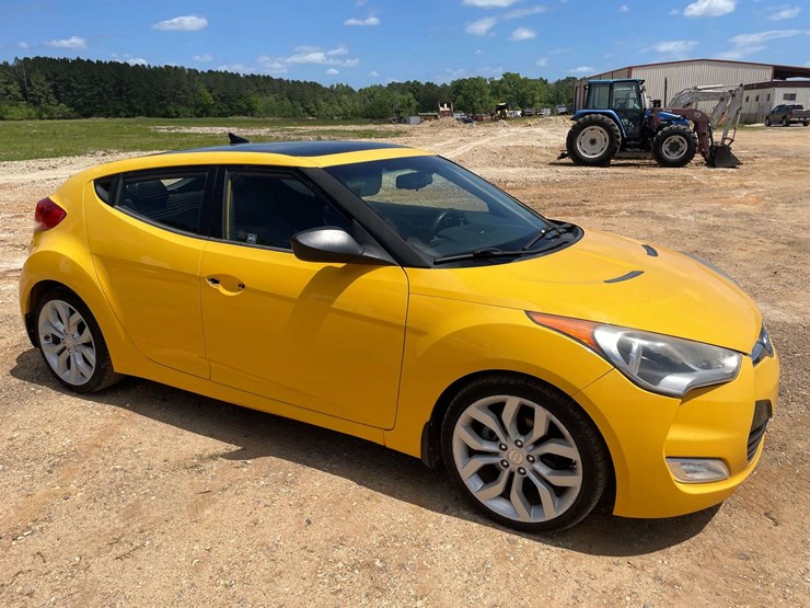 2012-hyundai-veloster-2-door-hatchback-(138,741-miles)-image-4