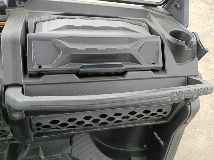 2022-can-am-defender-hd9-image-29