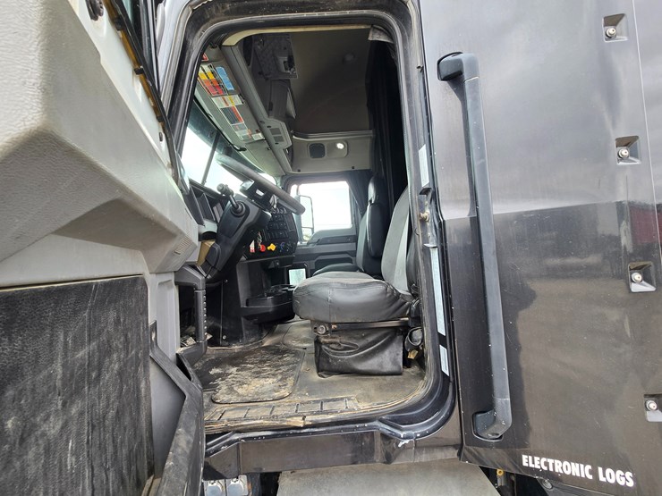 #22610-•-2019-mack-anthem-sleeper-truck-image-40