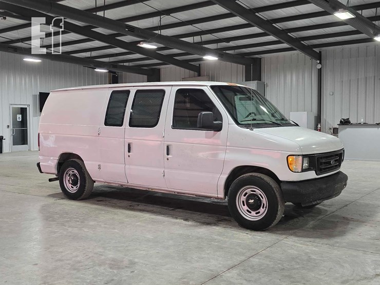 2005-ford-e150-image-2