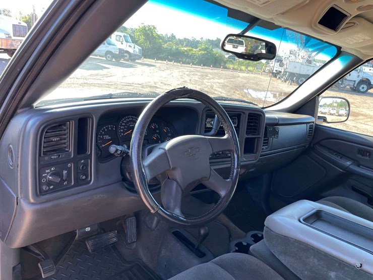 2005-chevrolet-silverado-1500-image-11