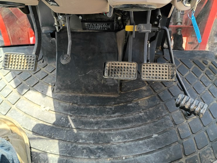 2019-kubota-m7060-image-35