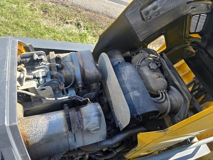 2015-deere-410l-image-21