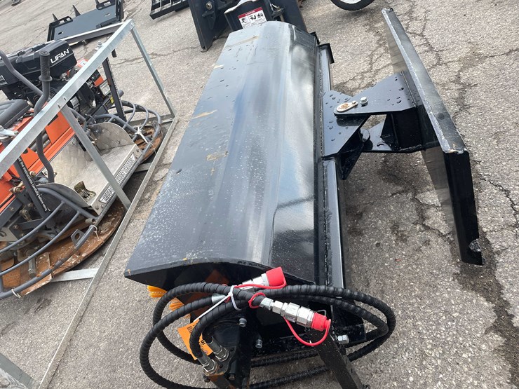 #7047-•-unused-61"-angle-skid-steer-sweeper-broom-(o10)-image-3