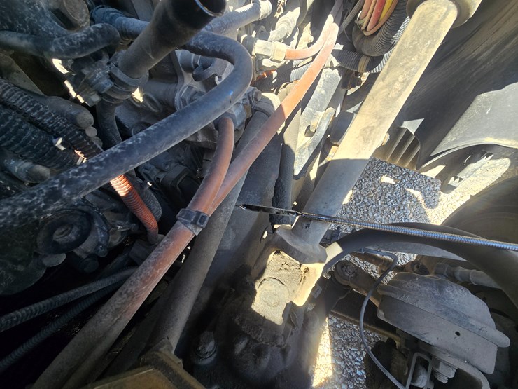 2014-freightliner-cascadia-125-image-37