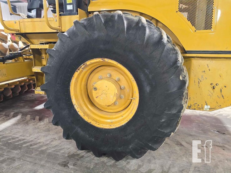 2012-caterpillar-cp56-image-26