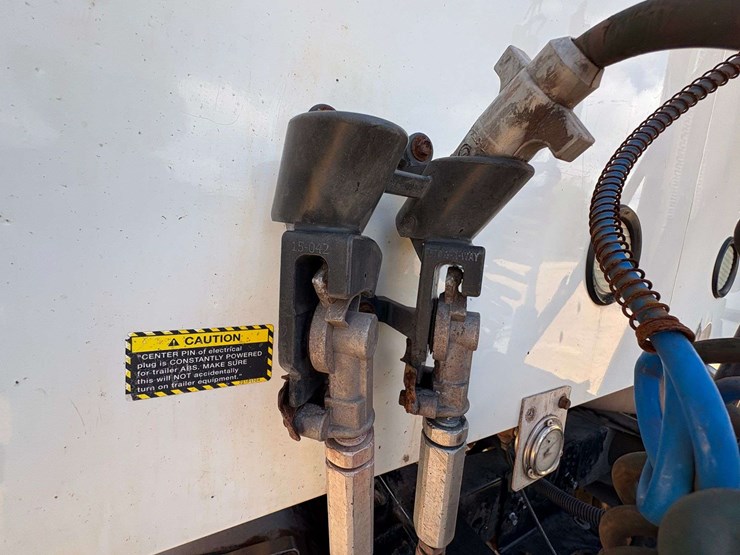 2013-mack-pinnacle-cxu613-image-31