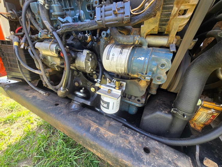 2010-bobcat-t650-image-23