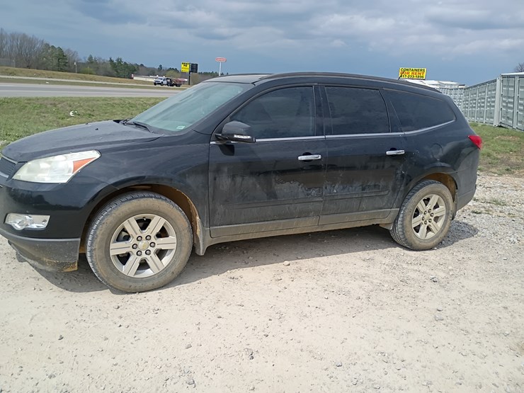 2011-chevrolet-traverse-image-2