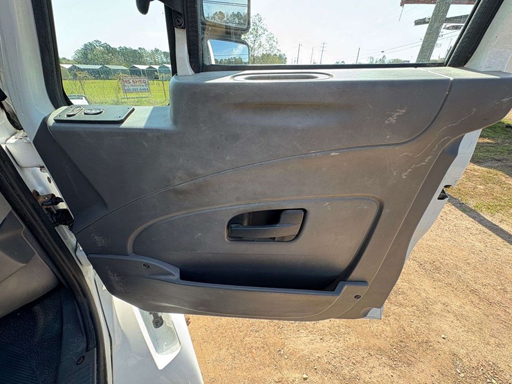 2010-international-8600-image-19